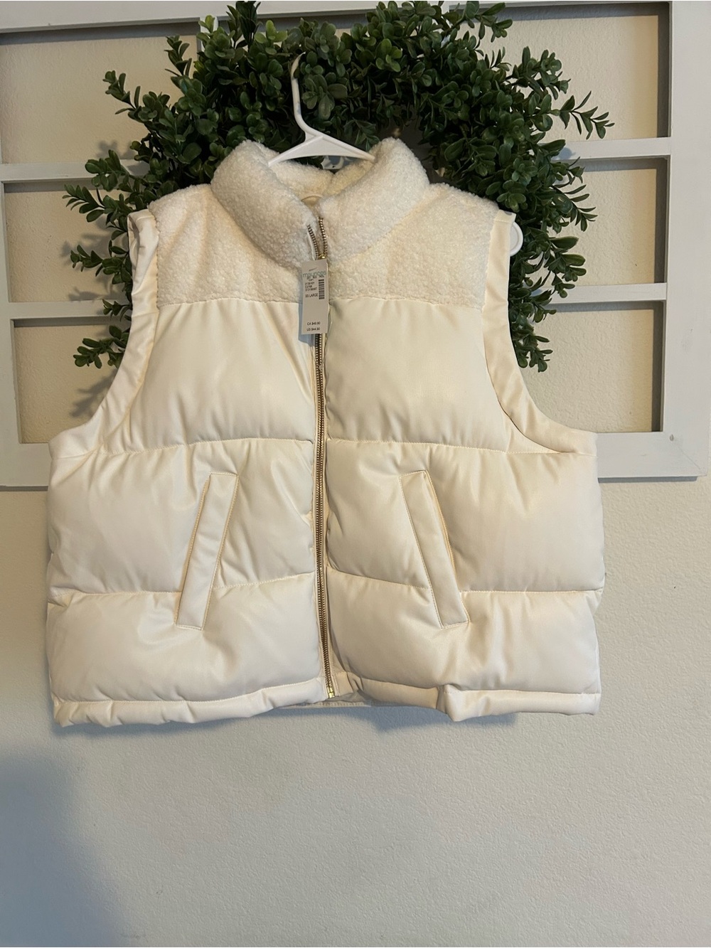 NWT Maurices Faux Leather Mixer Vest XXL
Quilted Sherpa Collar Zip White